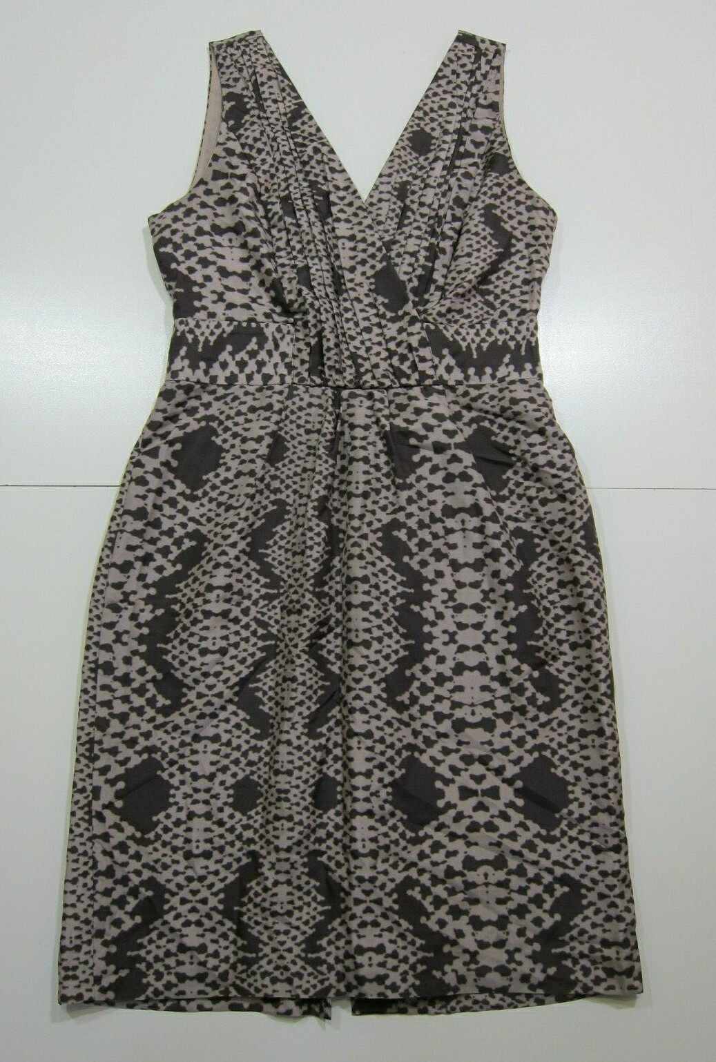 Banana Republic 100% Silk Grey Snake Print V-Neck Sleeveless Dress Women 6/M