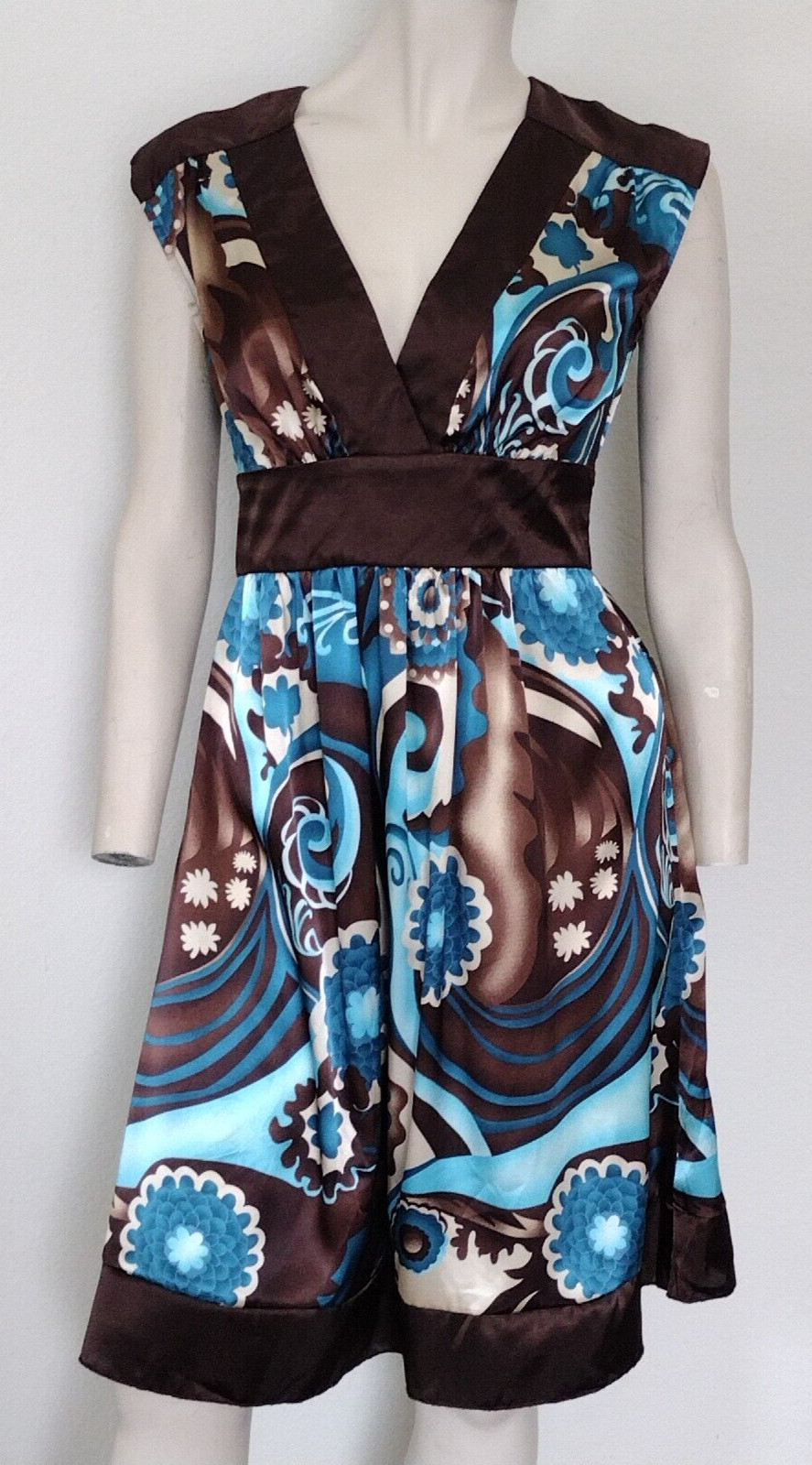 Woman A. Byer SATIN KNEE PULLOVER DRESS W/BACK TIE BELT Size 9 V-Neck Sleeveless