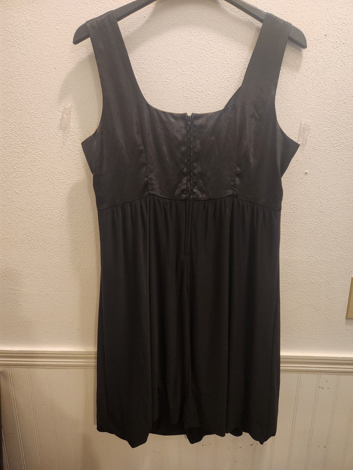 Torrid Womens sz 1 Black Sleeveless V Neck Bubble Hem Dress NWT 31-9