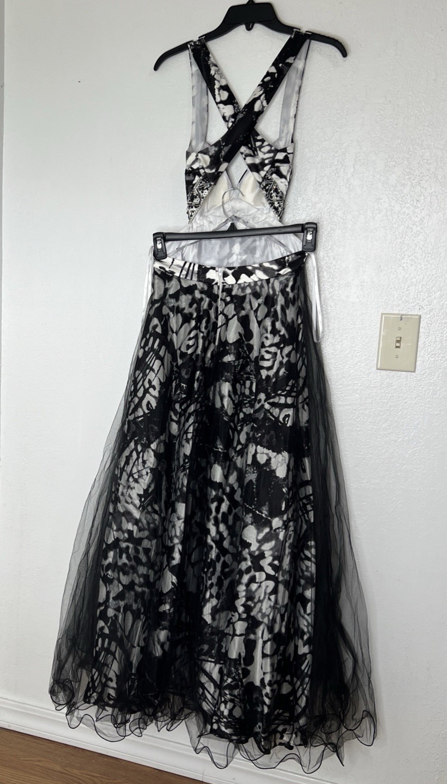 Deb Black And White Formal Maxi Dress 5/6 Sequins Beads It Crosses In The Back