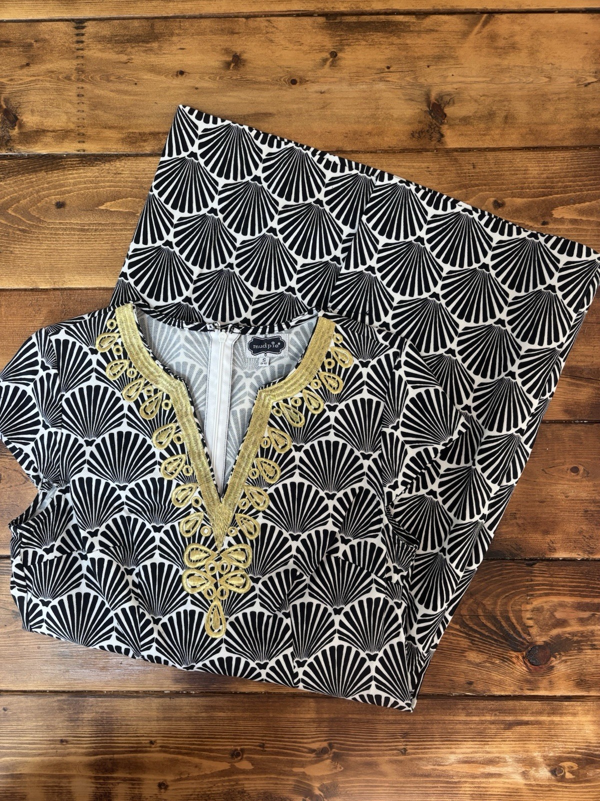 Women’s Mud Pie size S dress shell print with gold accents, preppy look EUC