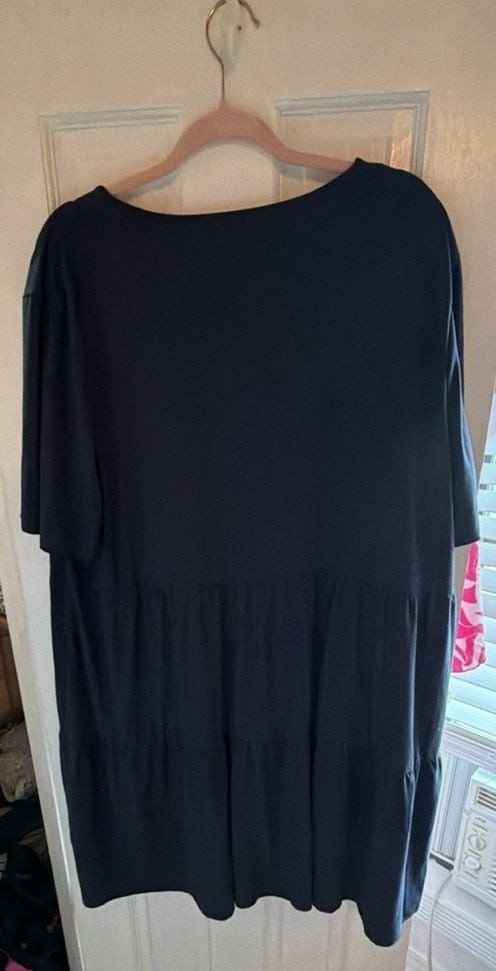 SHEIN Curve Plus Size Solid V-Neck Ruffle Hem Smock Mini Dress
