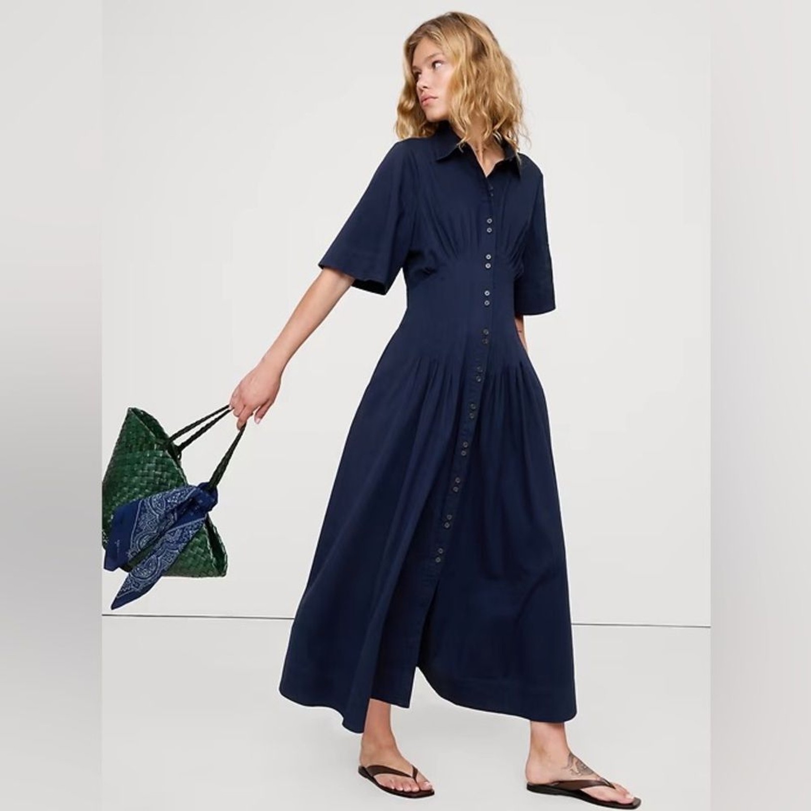 NWT! Banana Republic Navy Stretch-Cotton Poplin Pintuck Long- Size Large