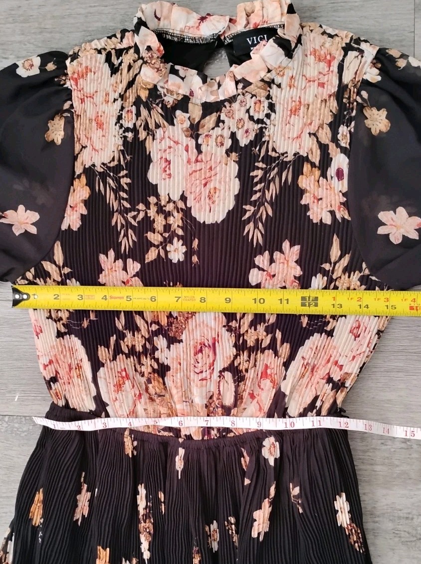 Vici Pleated Songbird Floral Pattern Midi Dress Long Sleeve Boho Women’s Size M