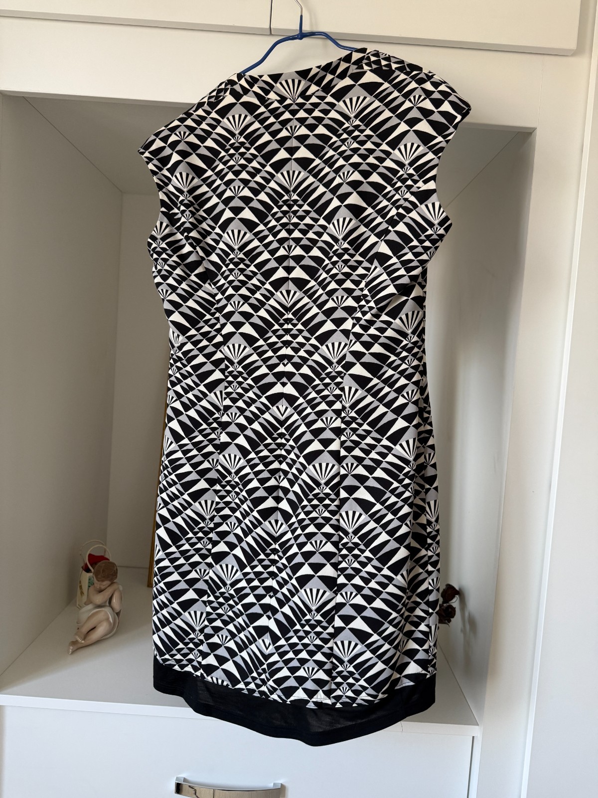Jaeger Black Range Silk Size 12 Black/Cream/Grey geometric patterned dress