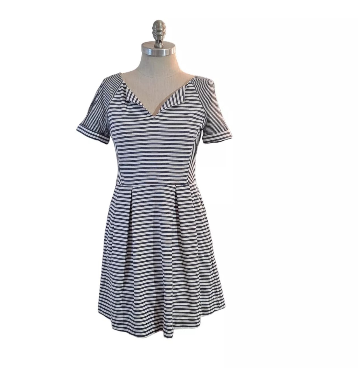 Three Dots Womens Pleated Knee-Length Casual Dress Size Medium Grey/White Stripe