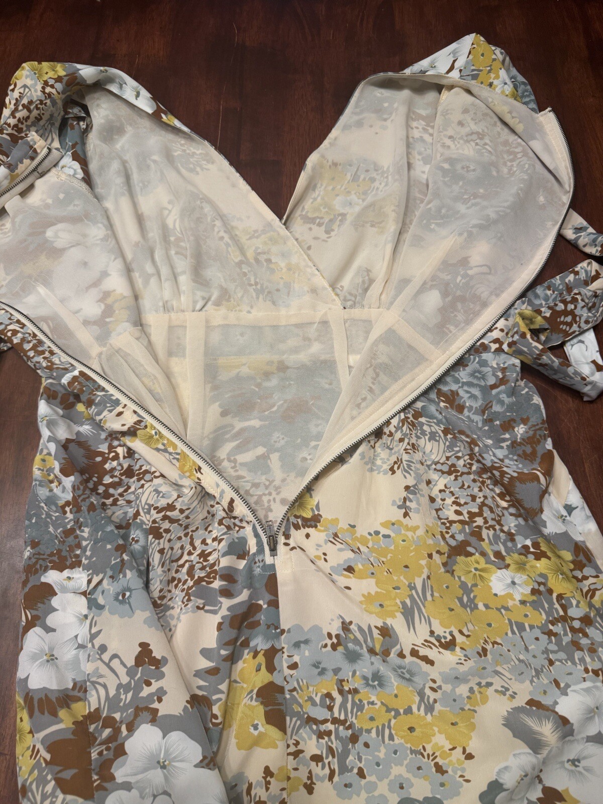 Darling Dress Adjustable Tie Waist Zippered Back V Neck Gorgeous Floral Size L