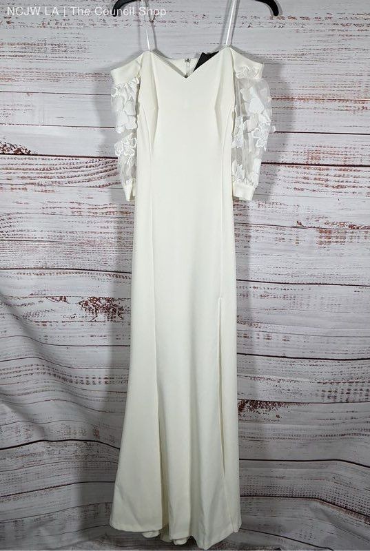 NWT Alberto Makali Formal dress with floral appliqued sleeves Size 4 Retail $199