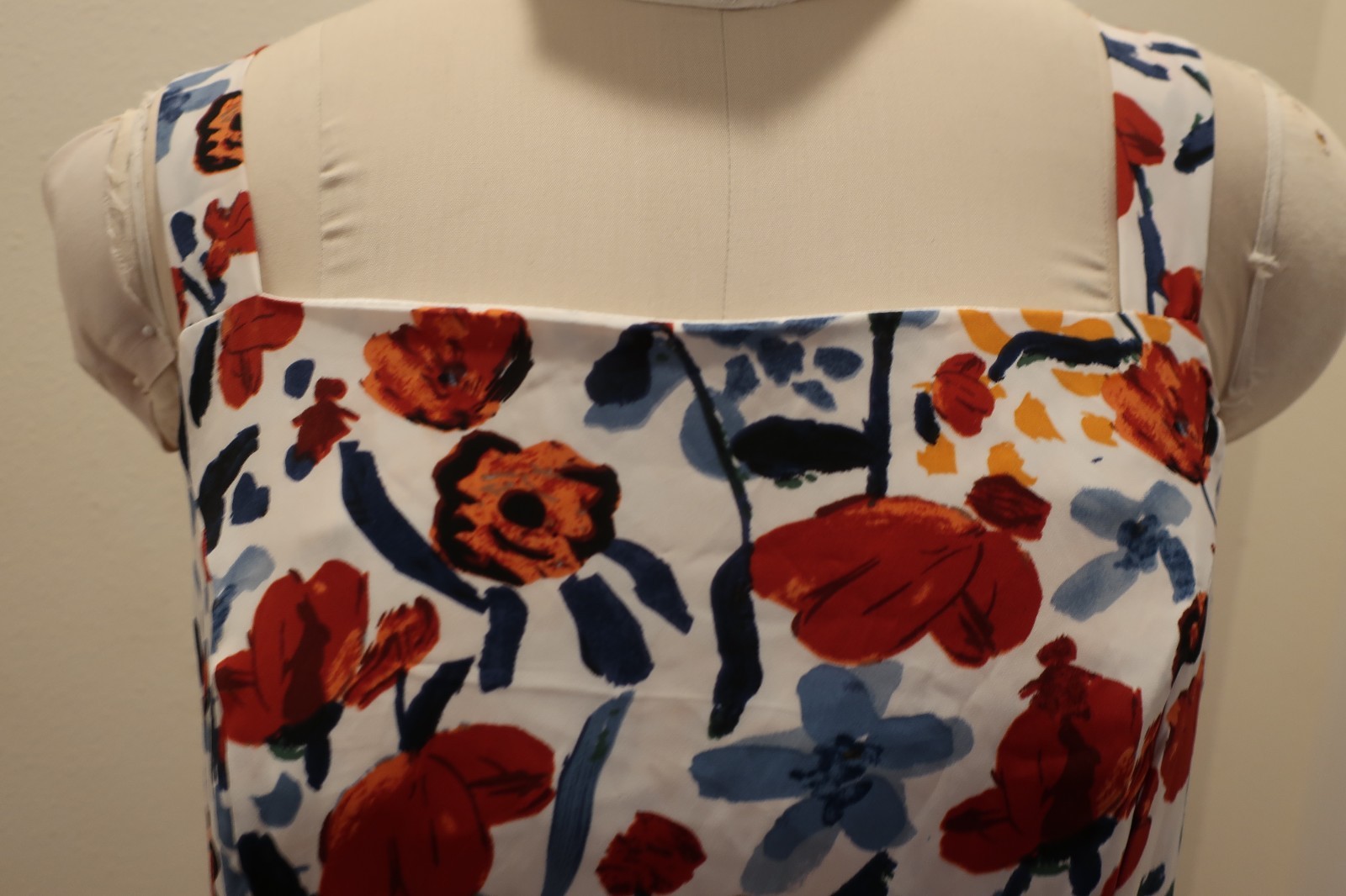 Dazy Red, Orange, and Blue Floral Sleeveless Dress Size Large Fully Lined