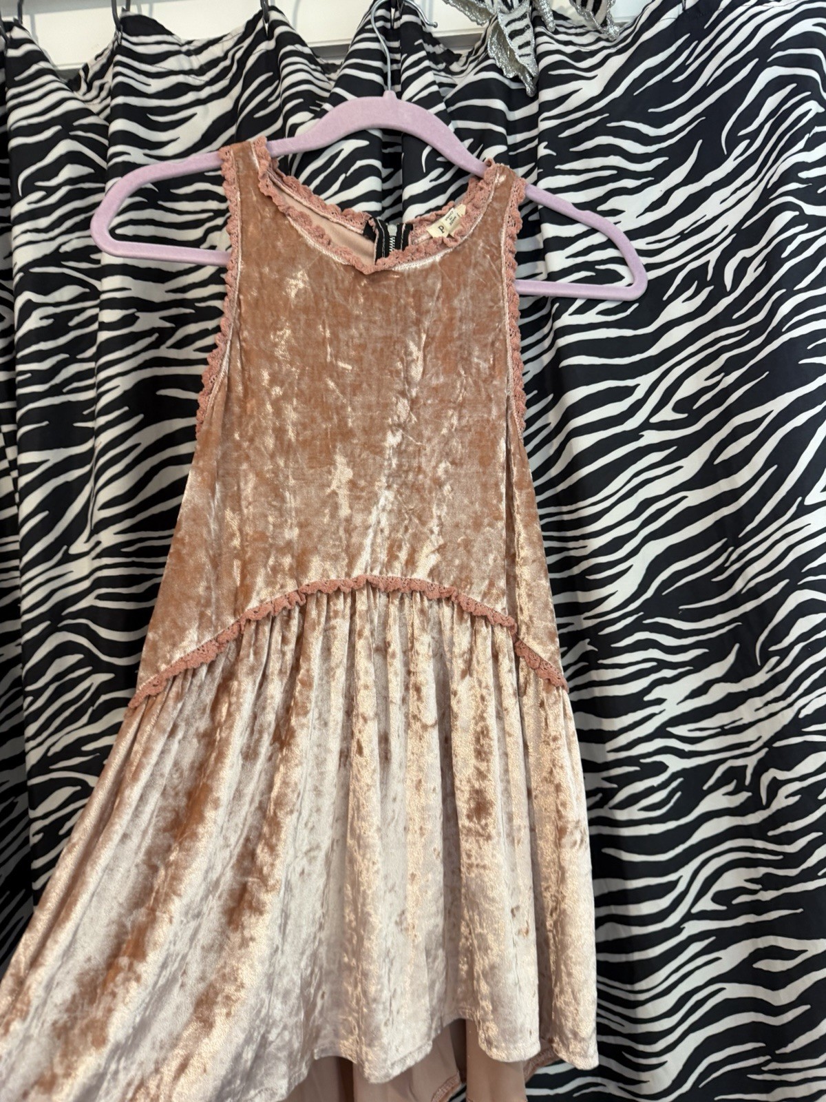 POL Pink Solid Velvet Hi-Low Sleeveless Crew Neck Top w/ Zip, Size L