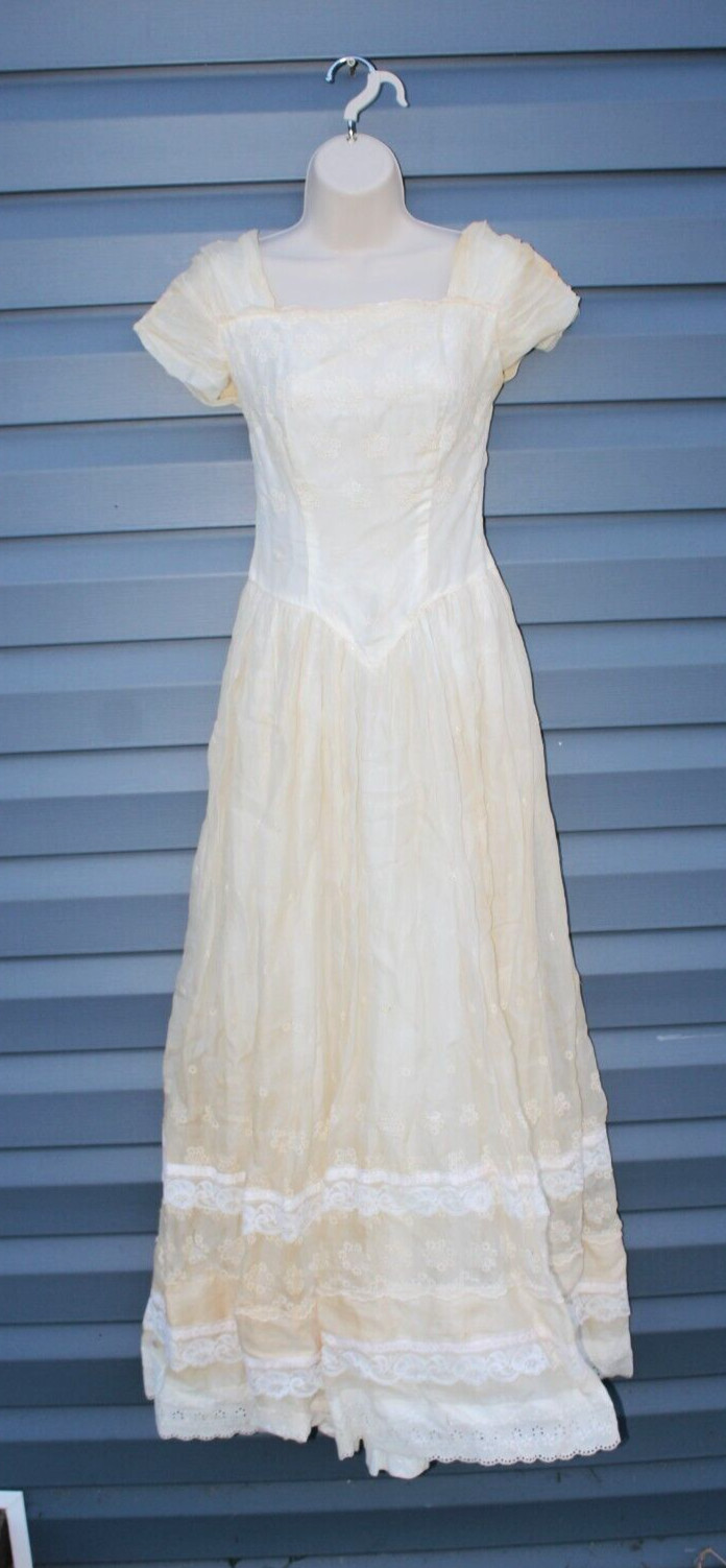 Dress Size Small? Lace Maxi Antique Vintage Wedding Bride Yellowed Brittle Whit