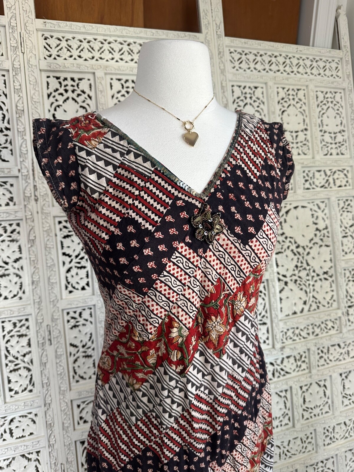 Vintage Quilted Patchwork Boho Knee Length V Neck Dress Sz Small