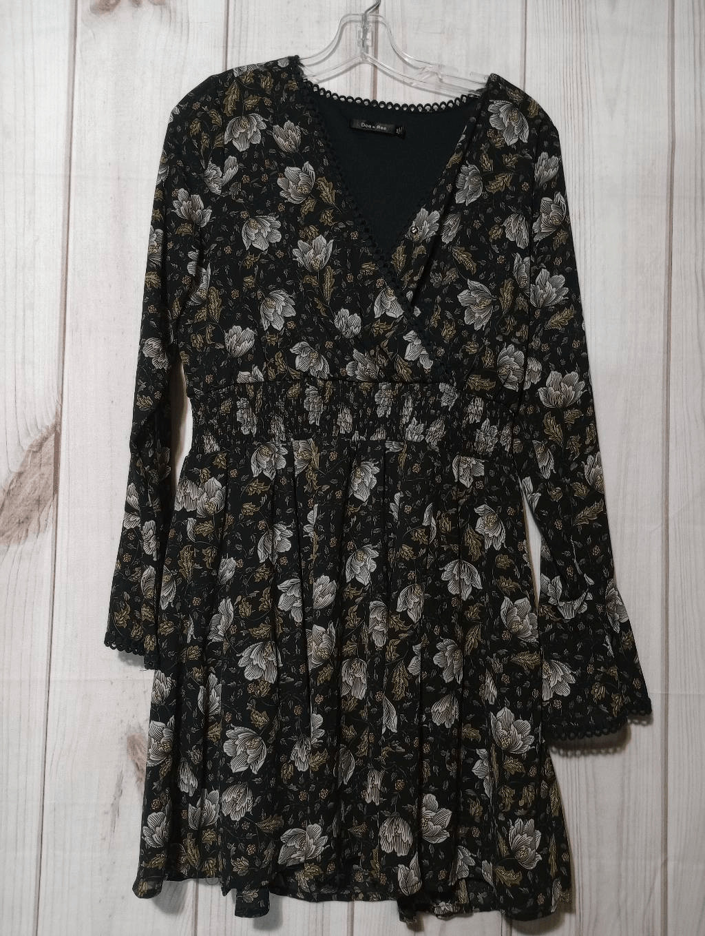 Doe and Rae Dress Ladies Medium Black Floral Long Sleeve