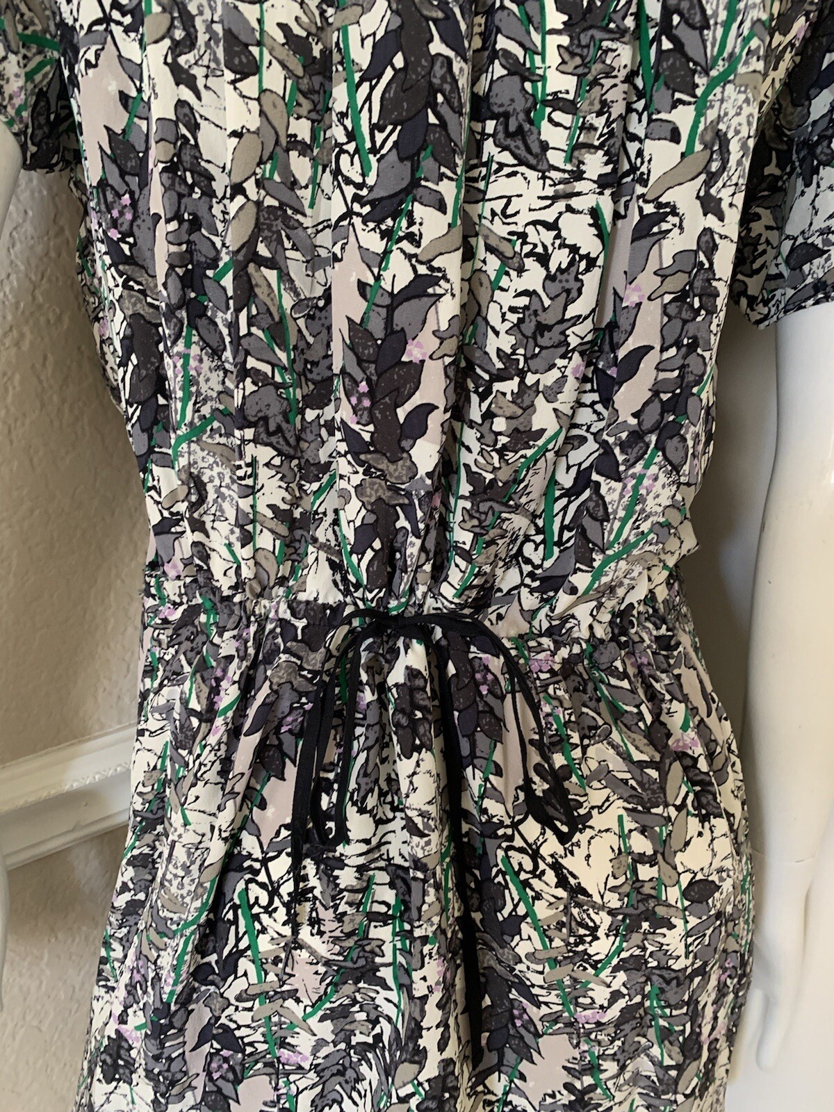 TRACY REESE NEW! 100% Silk Gray/Green Leaf Drawstring Hook Front Mini Dress Sz S