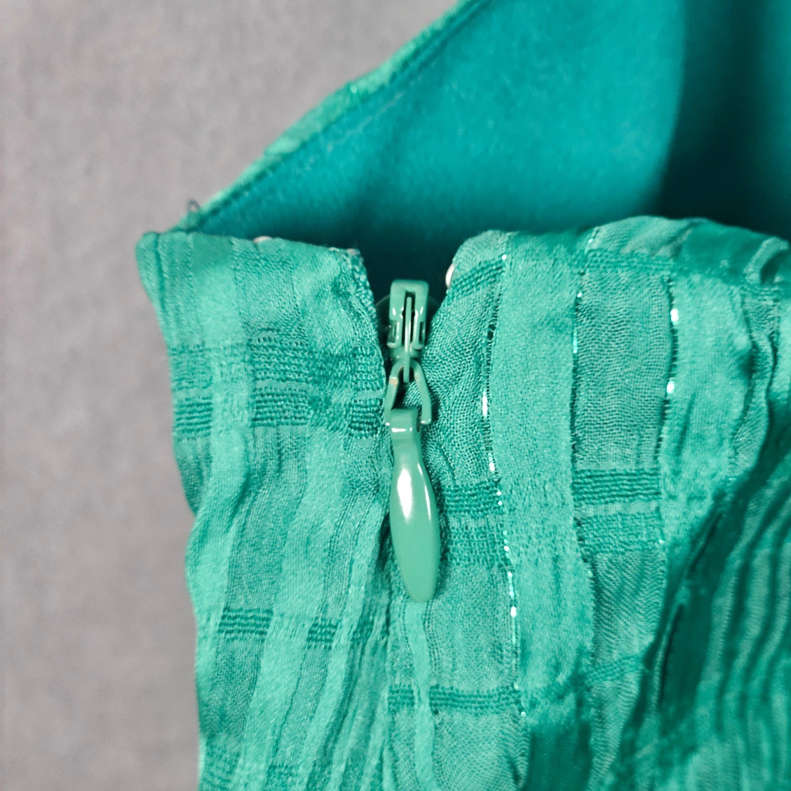 NEW Lovers + Friends Mini Dress Womens Medium Green Metallic Ruffle Halter Lined
