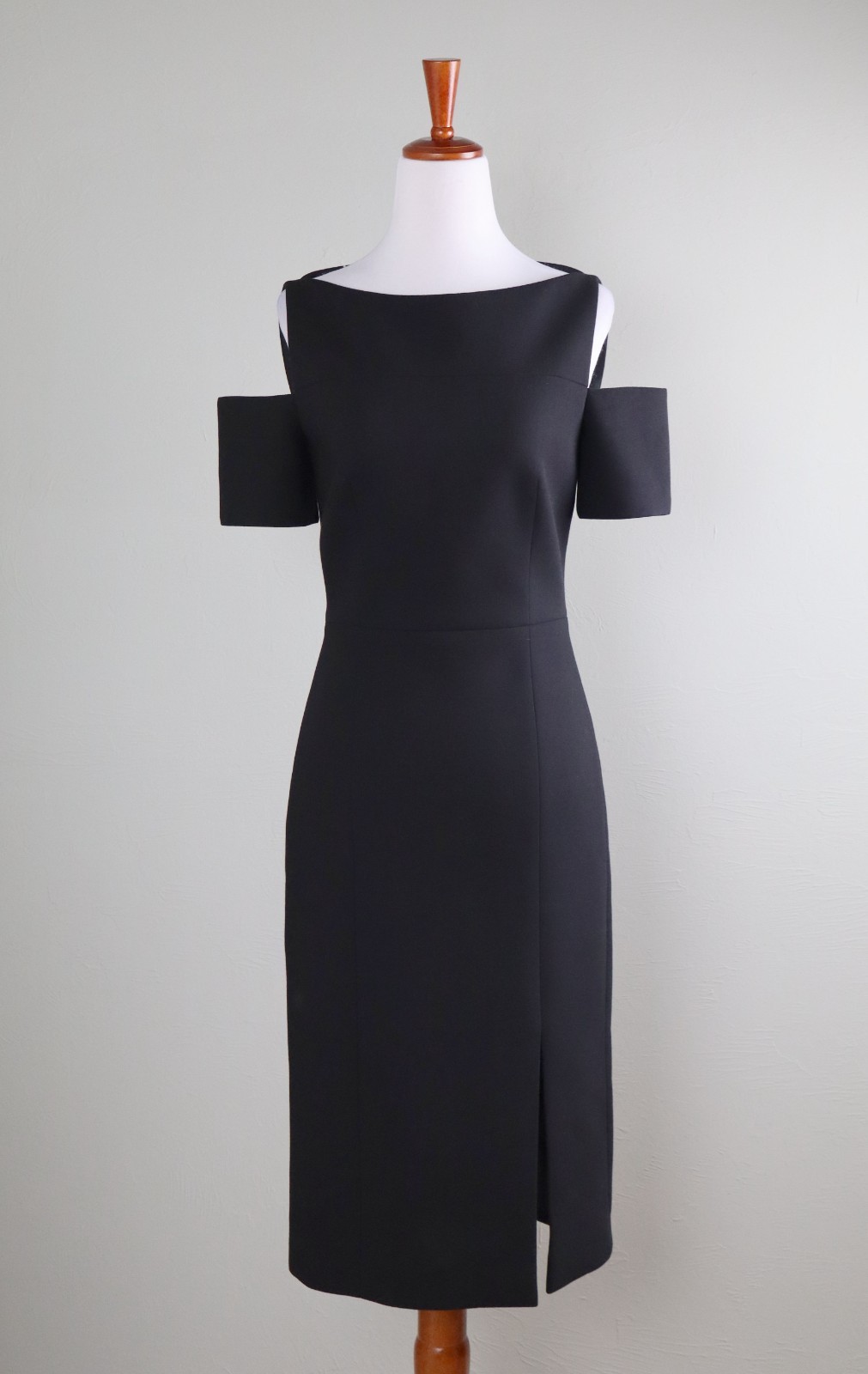 BOSS HUGO BOSS $595 Denaka Cold Shoulder Solid Black Sheath Dress Size US 2