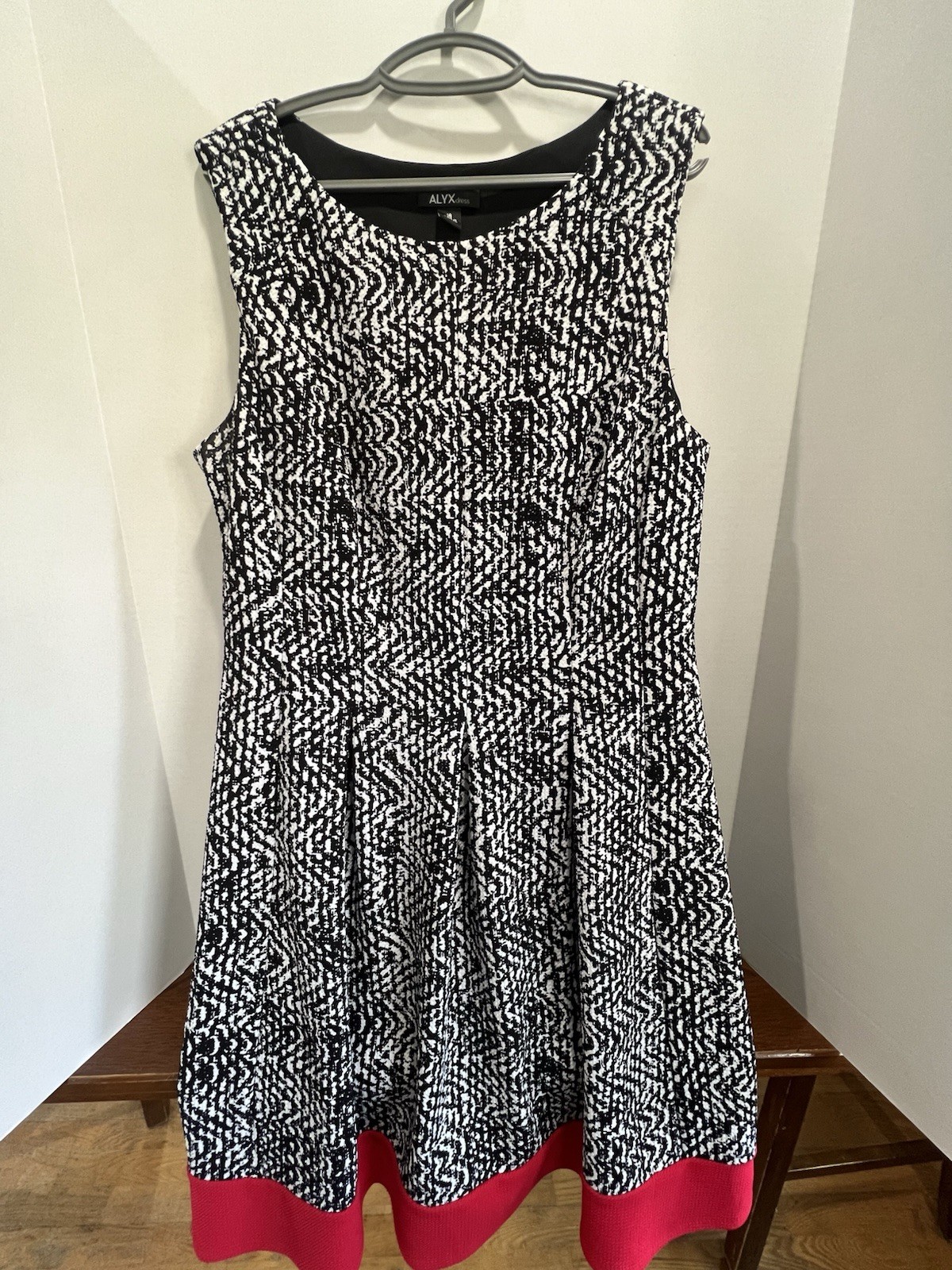 Alyx Women Dress Size 16 Black/White W/ Red Trim, Sleeveless, Knee Length