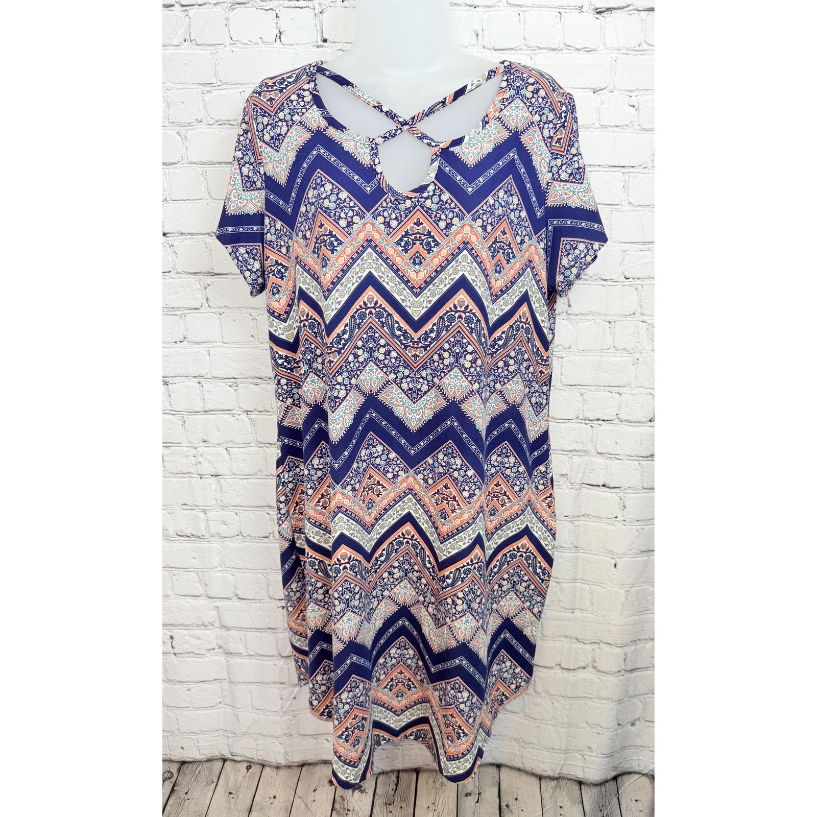 Sauci Womens Chevron Print Short Sleeve Tie Back Casual Midi Dress Plus 1X