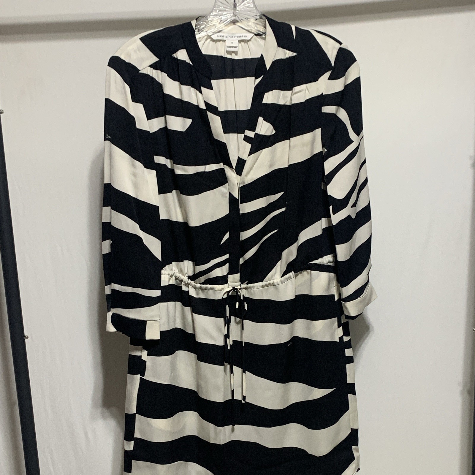 Diane von Furstenberg Black/White Draw string waist Short V-Neck 3/4 Sleeve 0