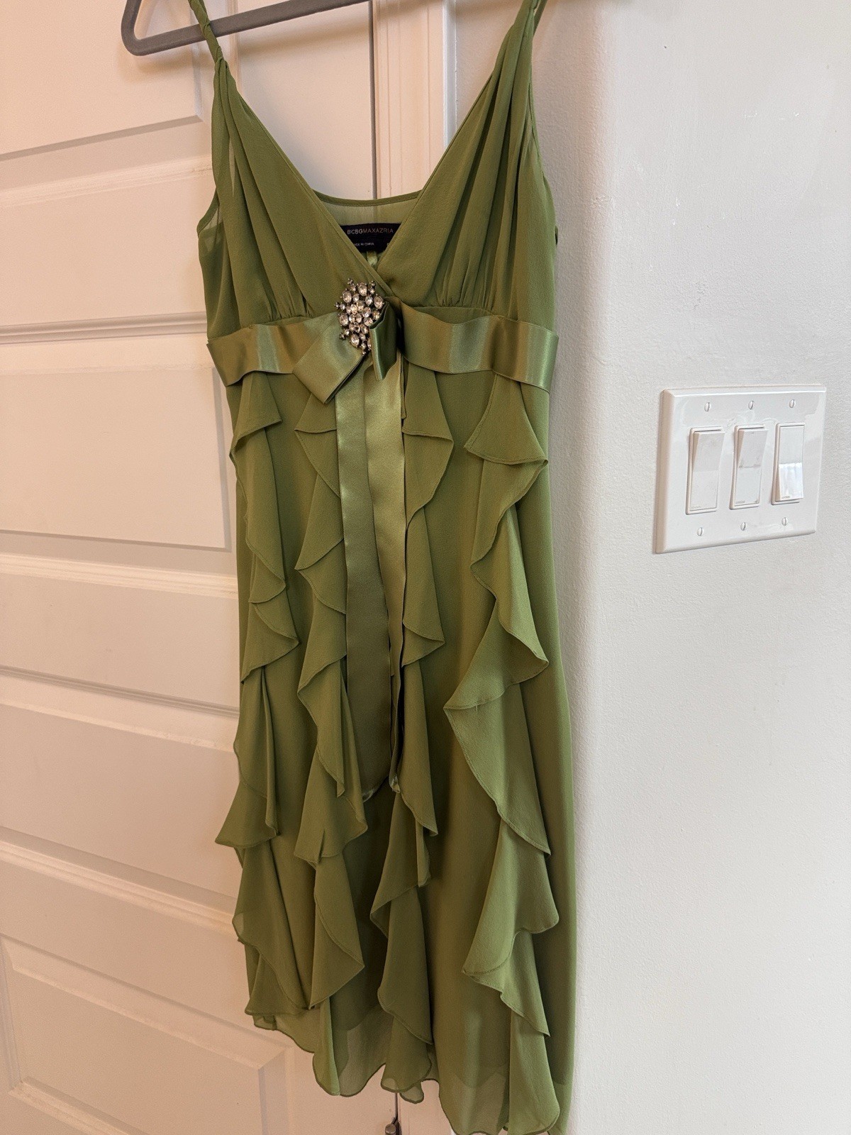 BCBGMAXAZRIA Green Solid Fit & Flare V-Neck Sleeveless Ruffle Lined Dress 6