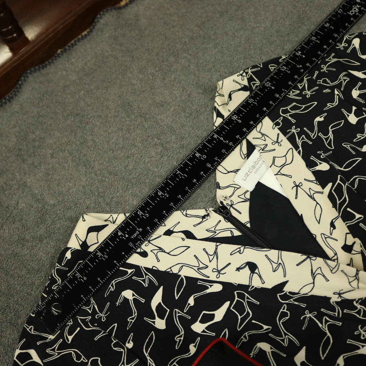 Liz Claiborne Shoes Print V-Neck Knee-Length Dress Short Sleeve Black & White 6