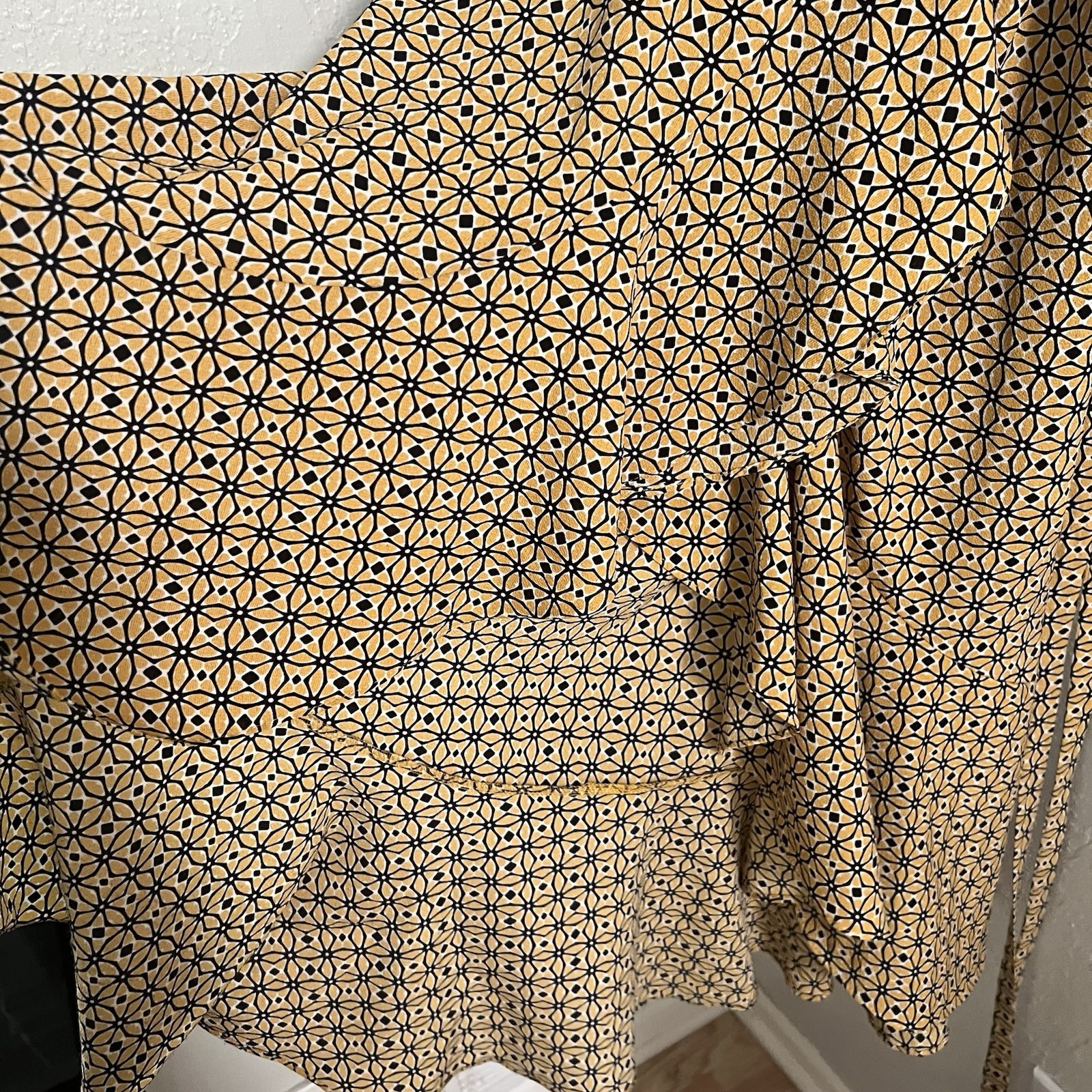 Max Studio Women’s Patterned Ruffle WrapMidi Dress geometric pattern Sz S