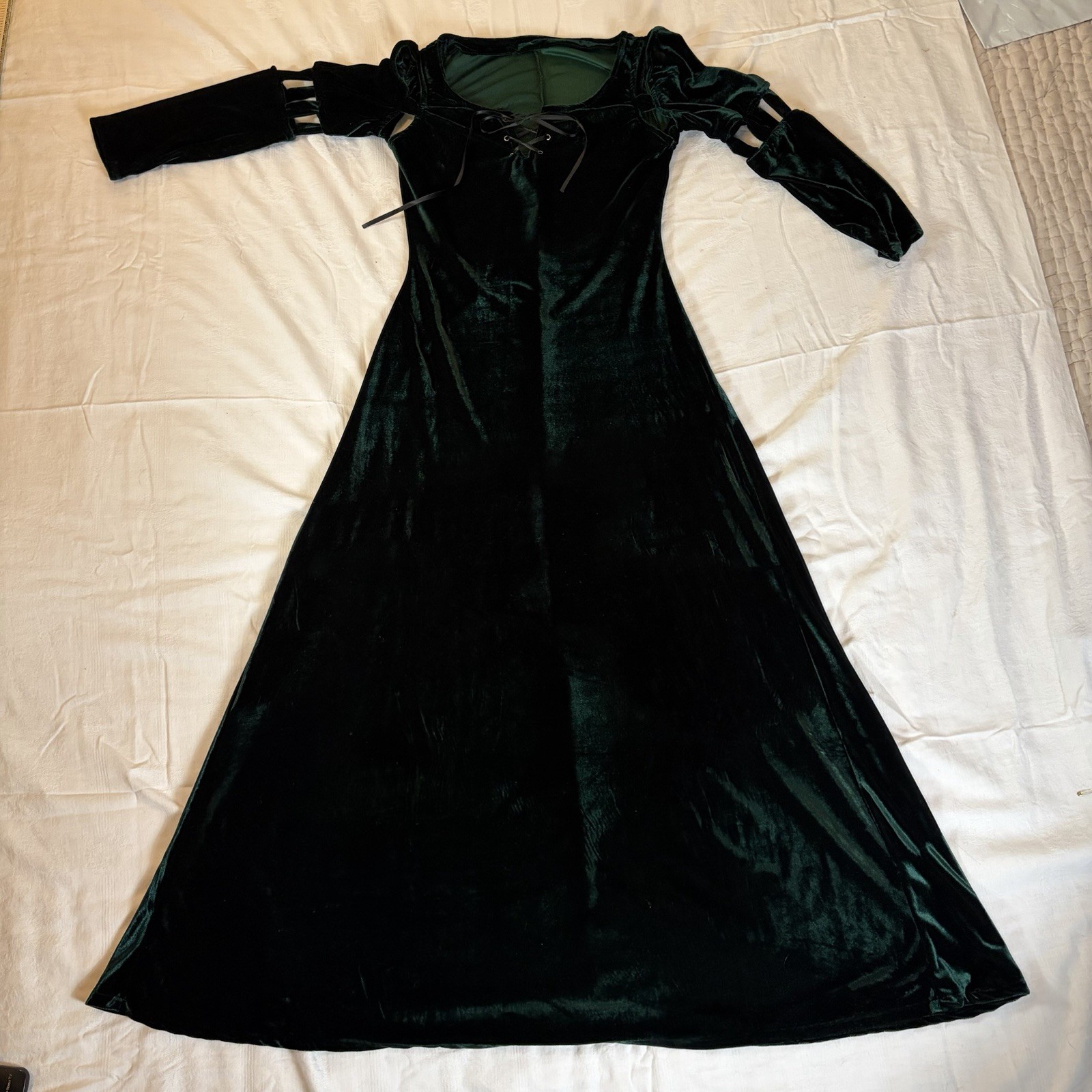 Victorian Goth Velvet Dress Women M(?) Cutout Sleeves Regency Renaissance Vibe