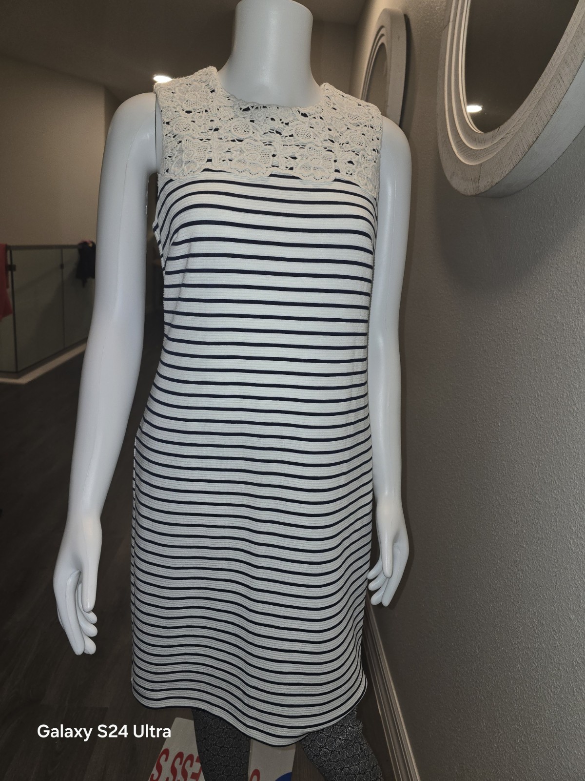 Tommy Hilfiger White/Blue Striped Round Neck Sleeveless Sheath Zip 8