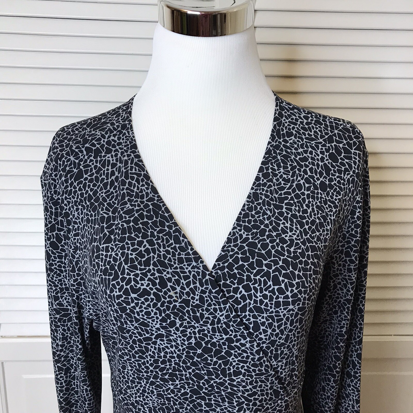 Dialogue Size S Giraffe Print Dress V Neck Faux Wrap Stretch Inverted Pleats