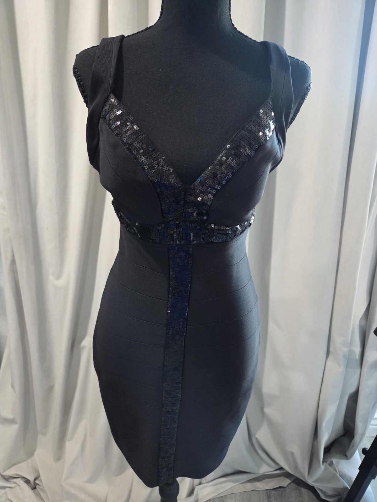 City Triangles Black Sequin V-Neck Strappy Sleeveless Sheath Dress 9/10