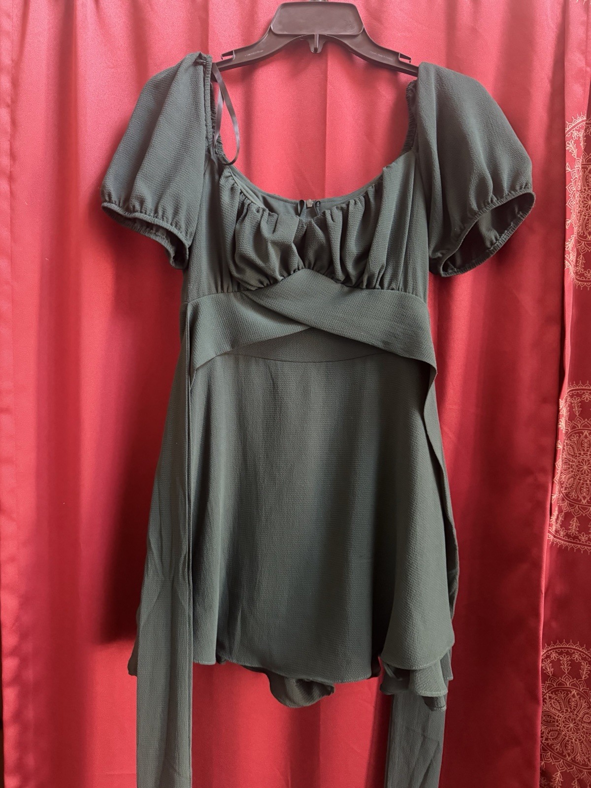 B Darlin Juniors’ mini Dress tie at waist bow Puff-Sleeve square neck New 7/8