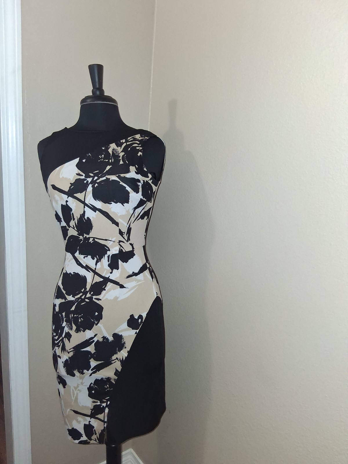 Black Beige White Floral Sheath Dress Sleeveless Short Round Neck Women’s