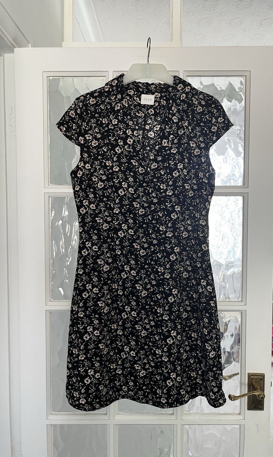 Pretty Floral Print Dress by Vila – Size 10. Excellent Condition