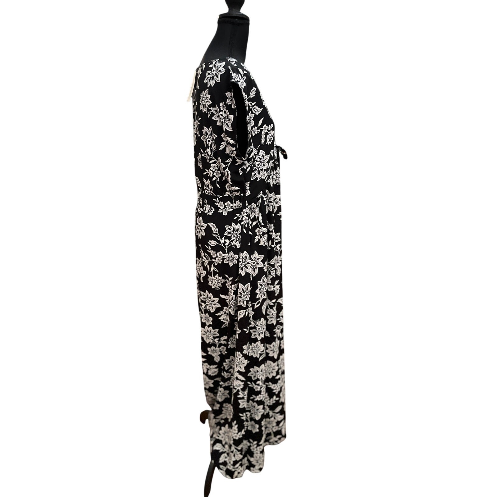 Shop Basic USA Floral V-Neck Maxi Dress – Women’s Large – NWOT