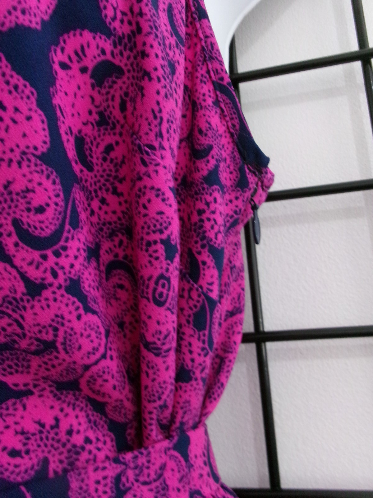 ANN TAYLOR 🌸 SIZE 10 / 36″ BUST==DARK PINK & NAVY BLUE PRINT / SHIFT SUNDRESS