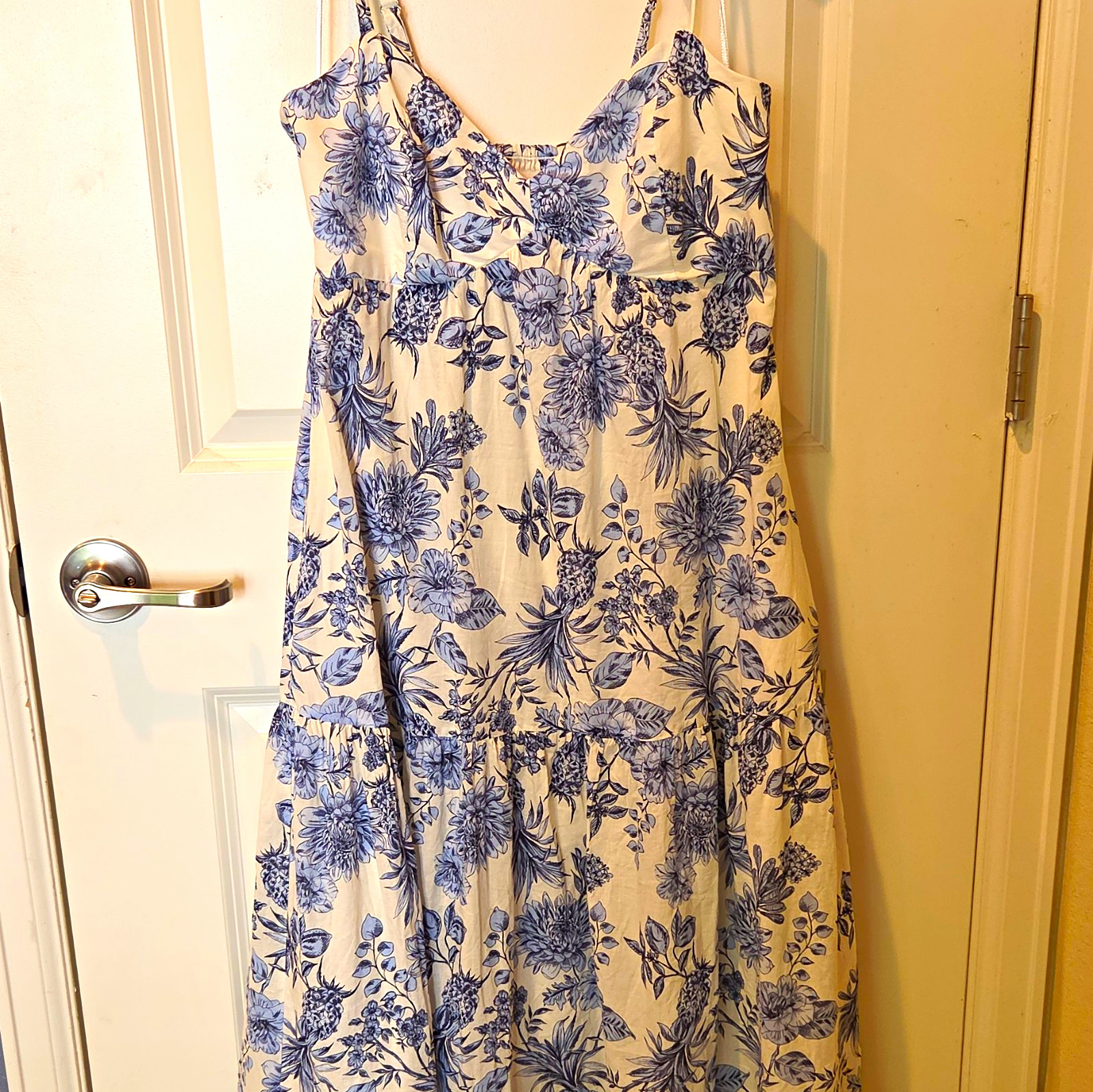 Taylor M Blue White Floral Maxi Dress Sleeveless Smocked Zip. G31