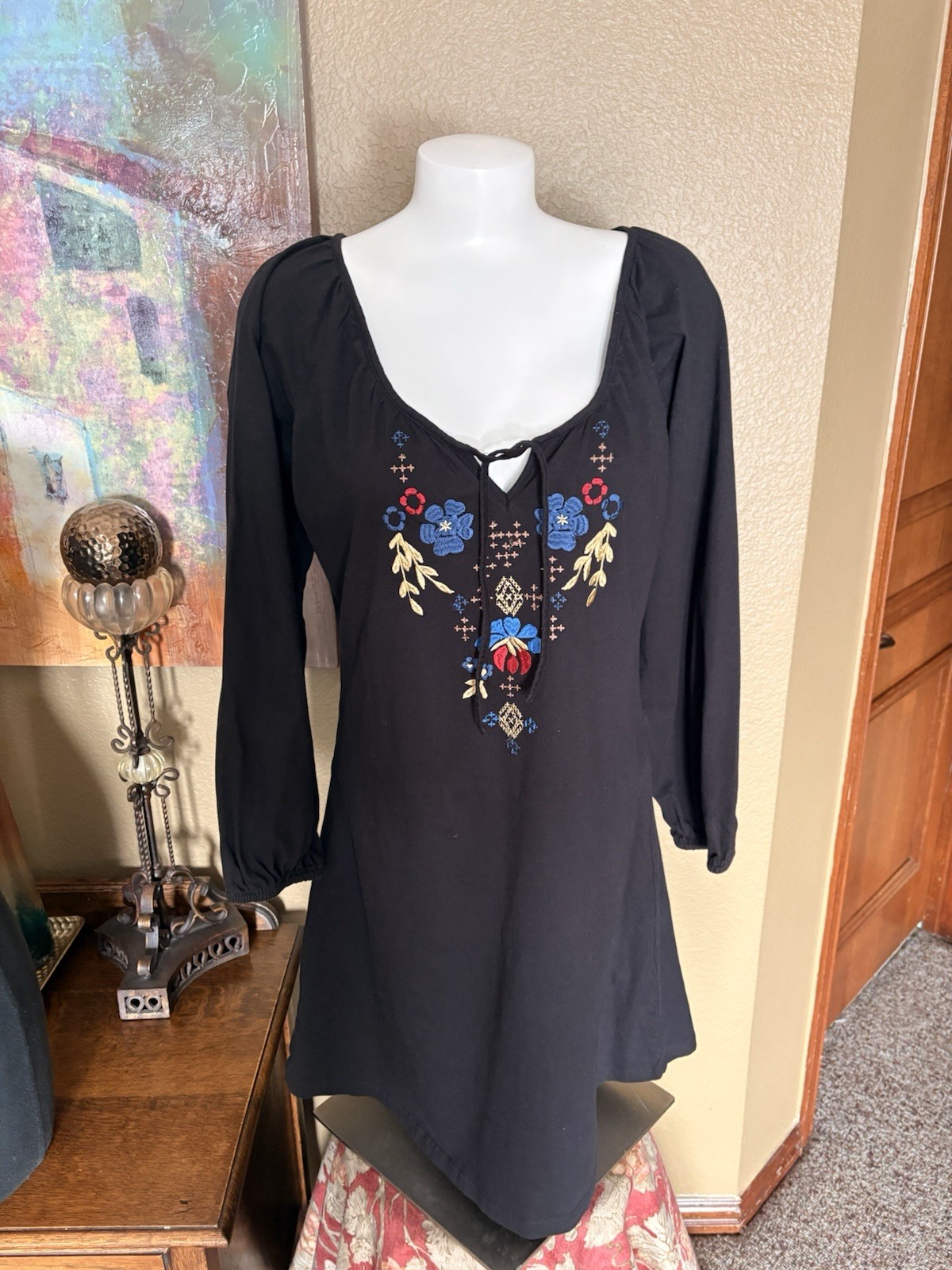 Take two womens dress Medium black floral embroidered long sleeve keyhole vtg