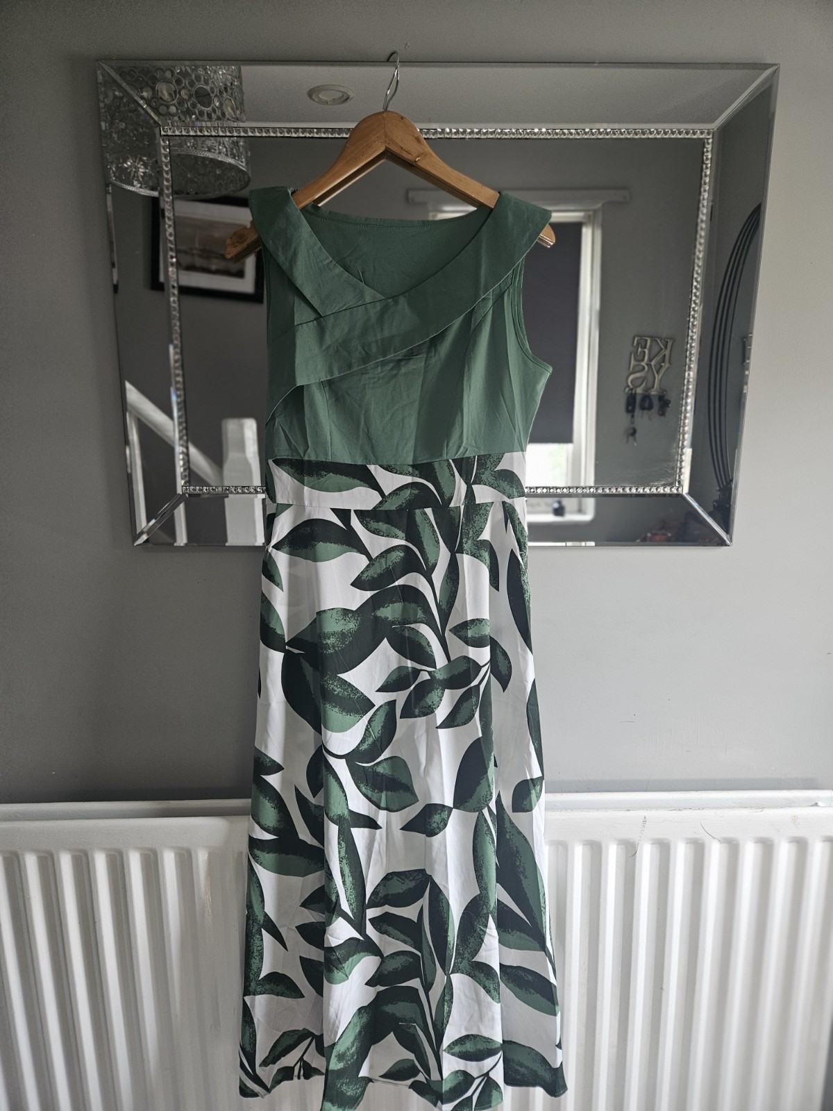 Maxi Dress Gree Leaf Pattern Short Sleeves. Chest 36 Waist 30 Length 52 Inc. Vgc