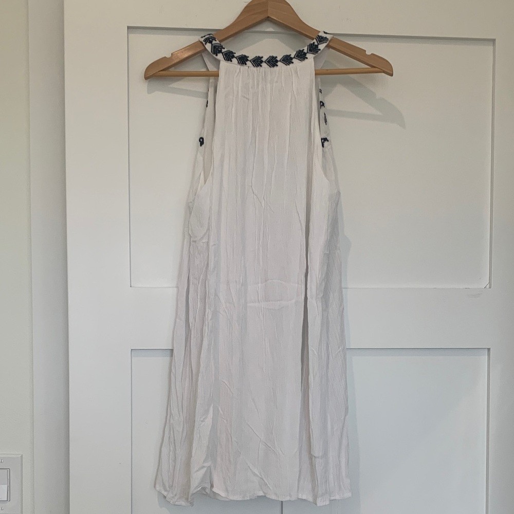 Forever 21 dress sleeveless white with dark navy embroidery Size Large