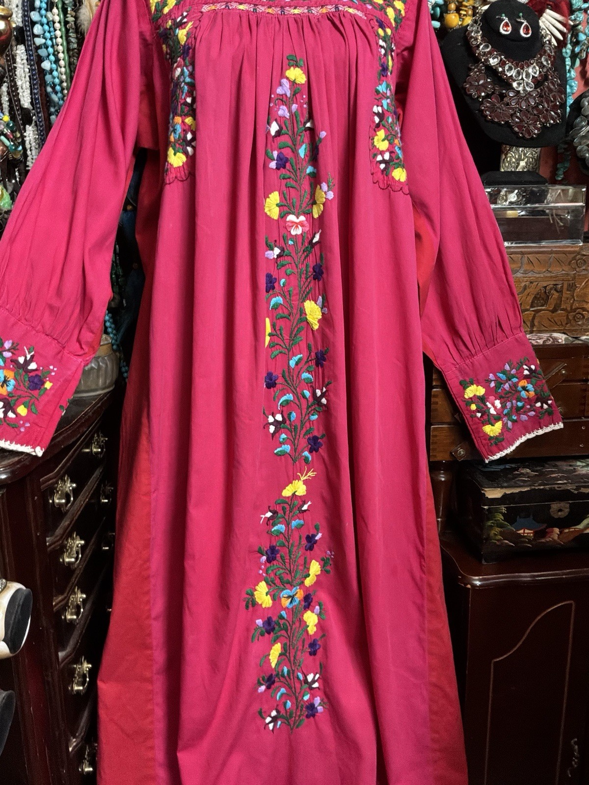Beautiful VTG Long Sleeve Oaxaca Raspberry/Red Multi Colored Embroidered XL-XXL