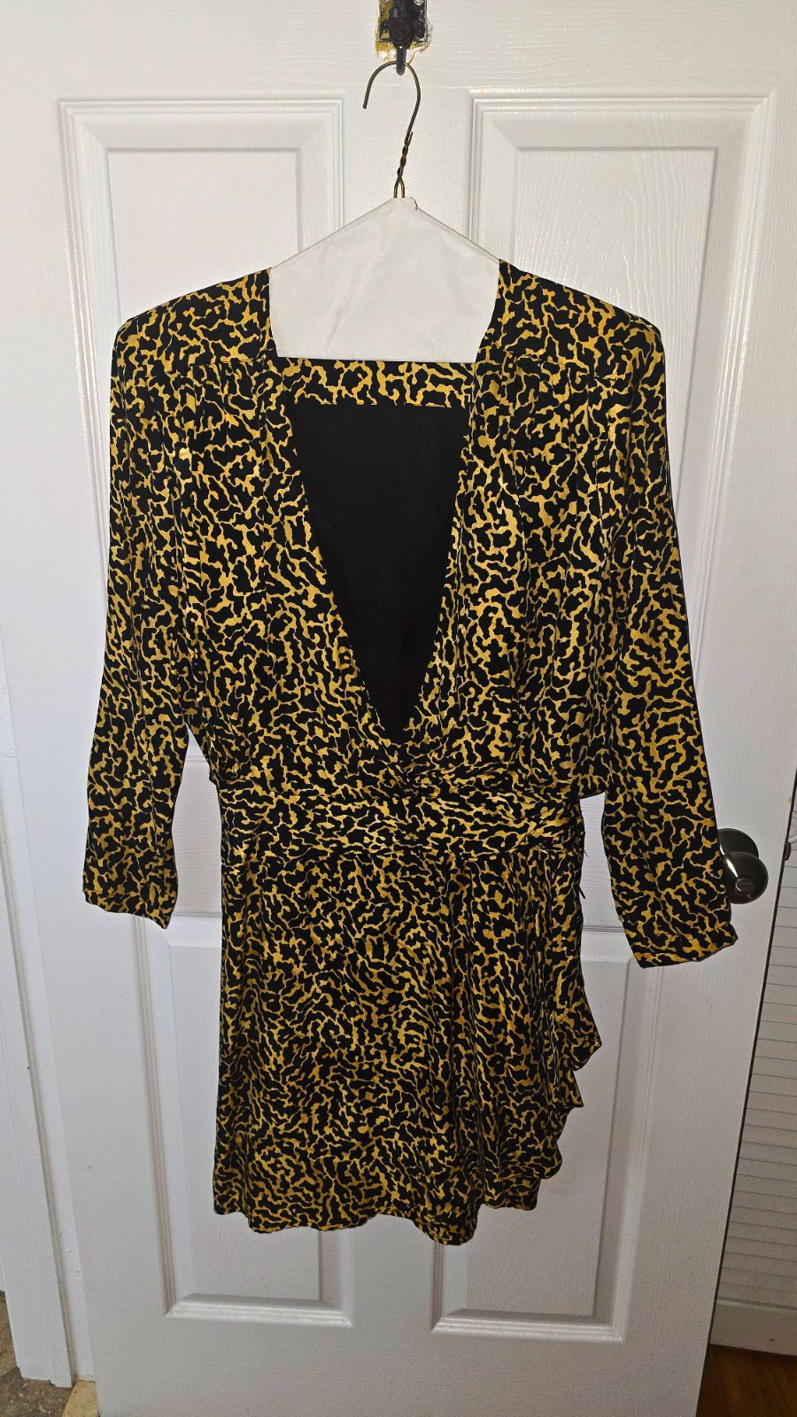 Adrianna Papell Black And Gold Animal Print Silk Wrap Dress V-Neck 3/4 Sleeve 10