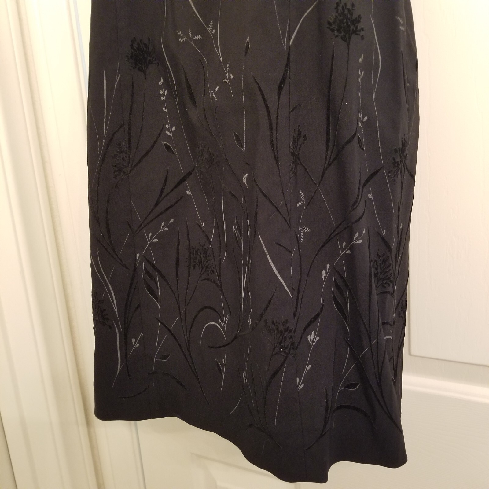 YL Brand Black Sheath with Velvet Frond Stem Overlay Dress After 5 Cocktail SZ 4
