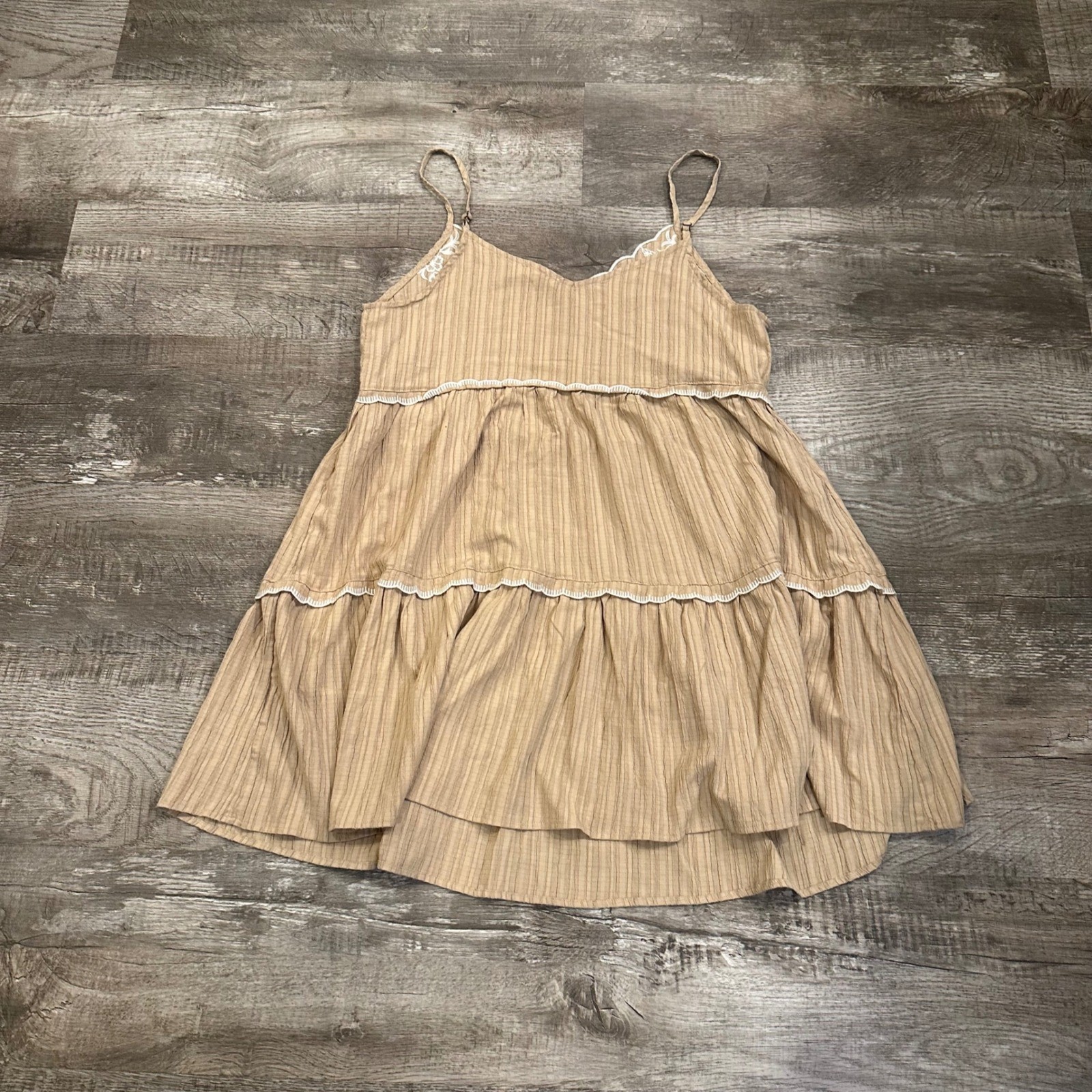 Blu Pepper Tan Embroidered Tiered Boho Mini Dress Womens Large BOSD1072 Striped