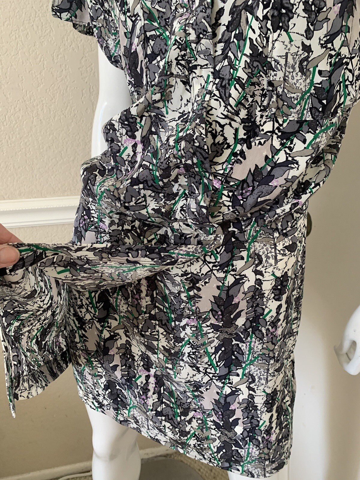 TRACY REESE NEW! 100% Silk Gray/Green Leaf Drawstring Hook Front Mini Dress Sz S