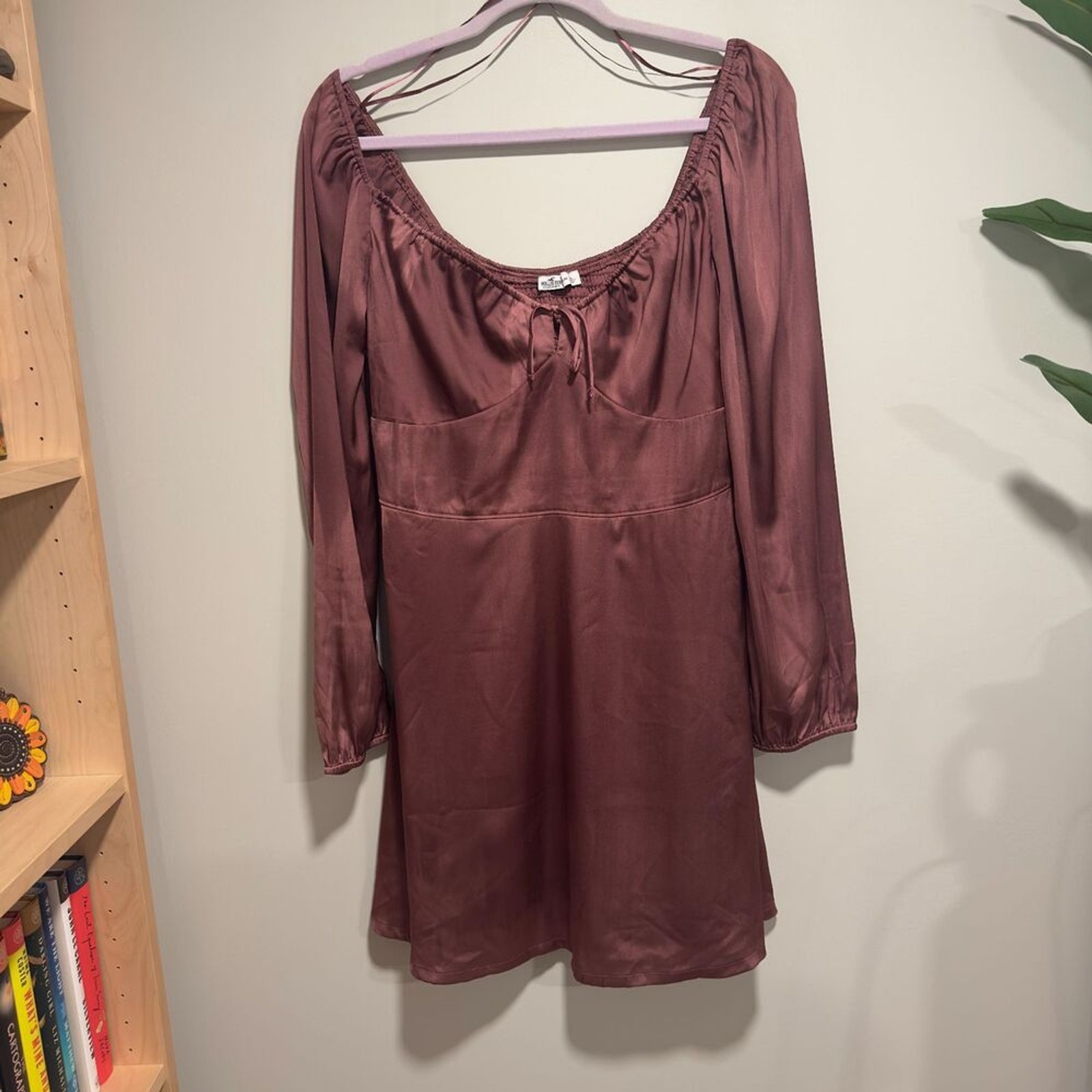 Hollister Satin Mini Dress Women’s Large Mauve Long Sleeve Tie Neck Babydoll