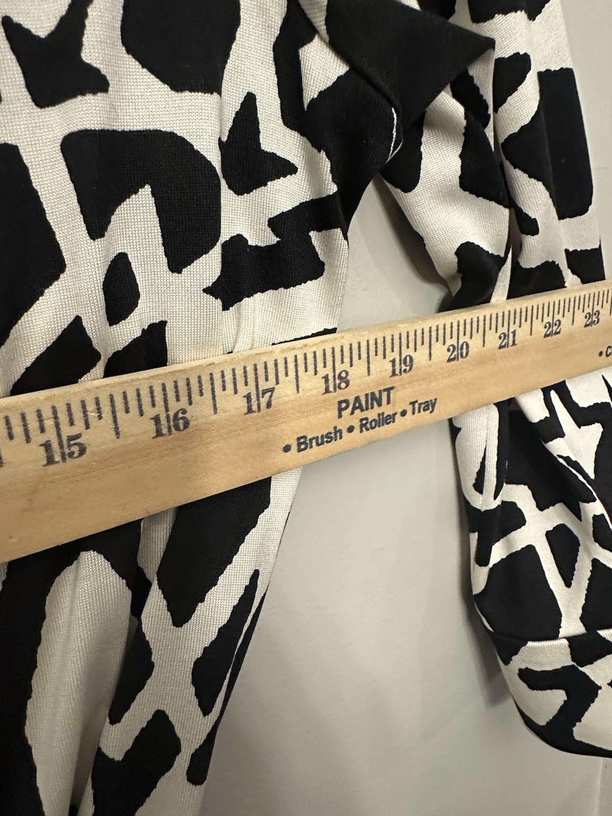 Diane von Furstenberg Vintage Silk Wrap Dress Black White Abstract Size 14
