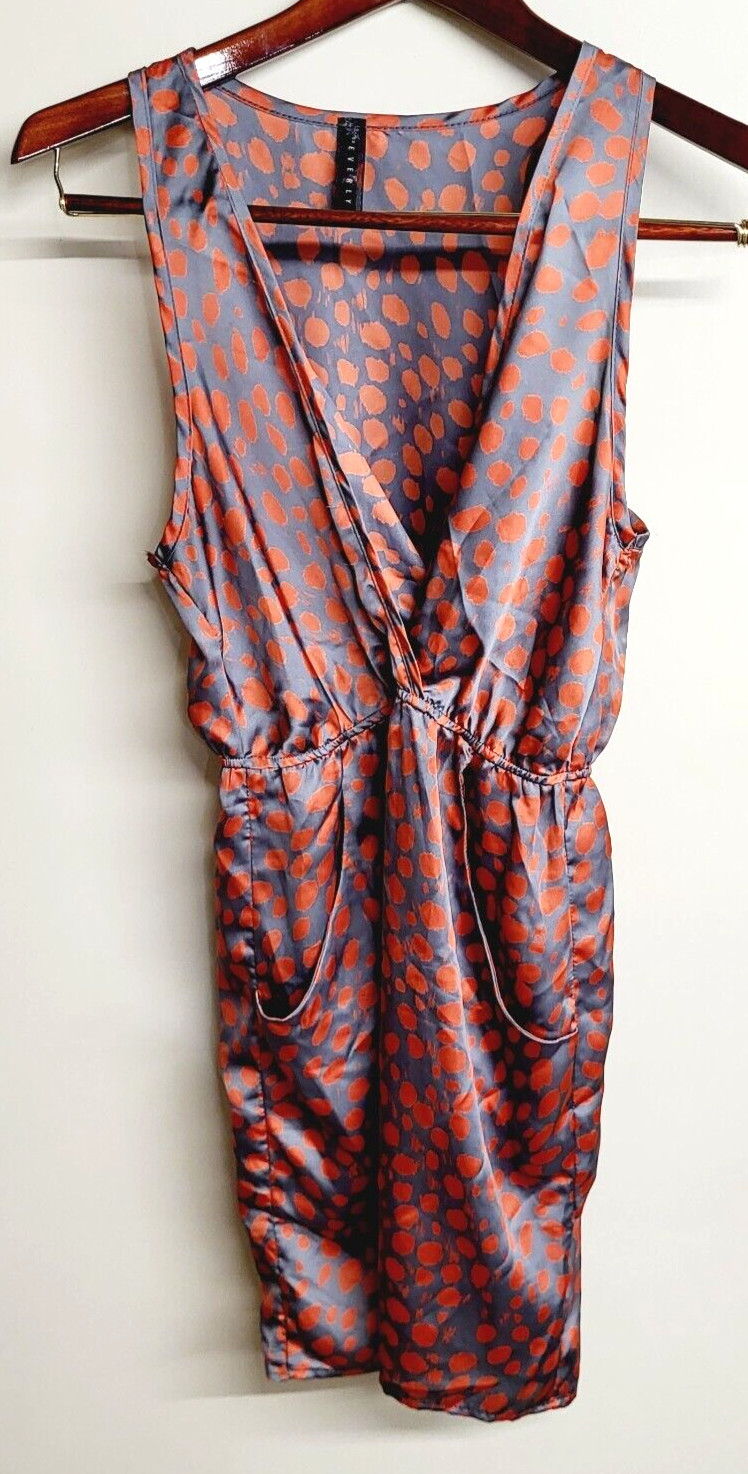 EVERLY Women’s Grey & Amber Spotted Pattern Silky Dress With Pockets Size M NEW!