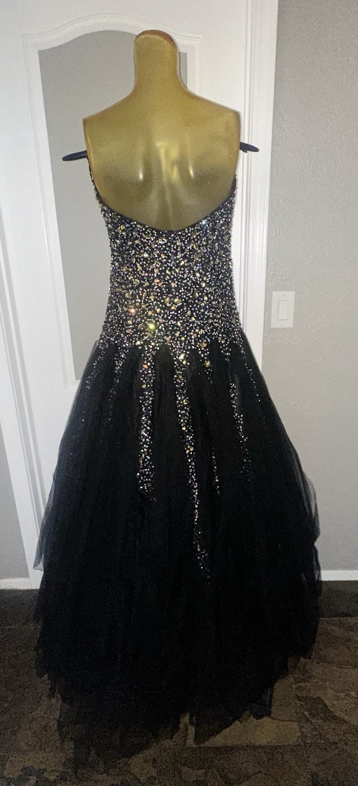 Jovani Formal Dress Size 10 Sleeveless Beaded Black side zip RN 81120 Beautiful