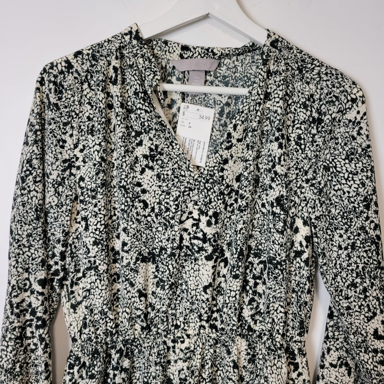 NEW H&M Snakeskin Patterned V-Neck Long Sleeve Dress Size 4
