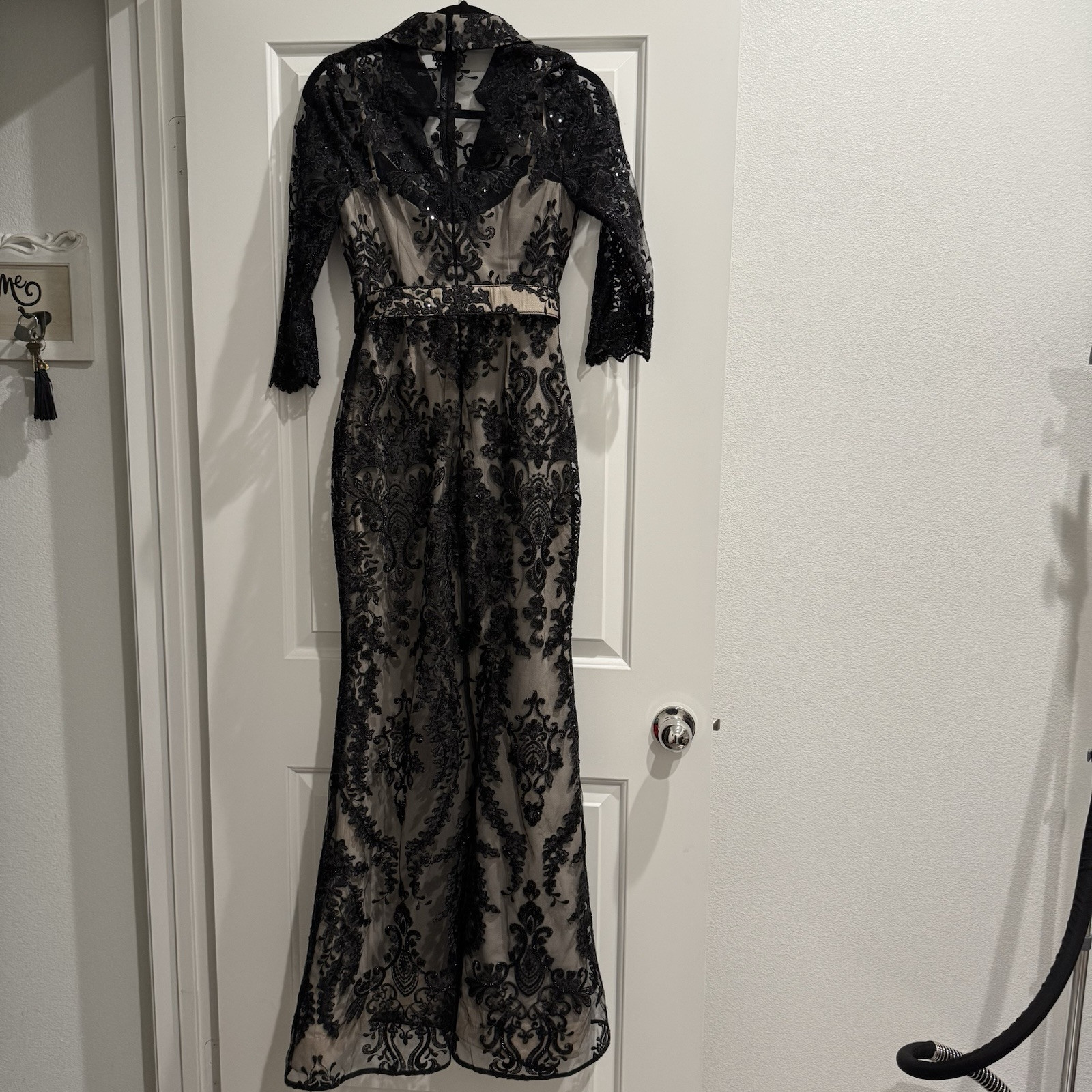 Badgley Mischka Black Embroidered Sequined Beaded Lace Overlay Belted Gown Sz 0